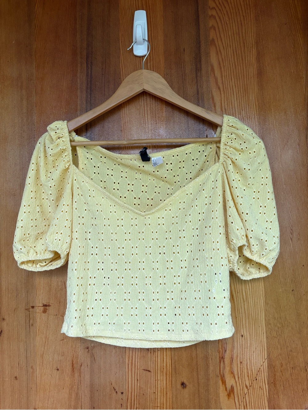 H&M Pale Yellow Eyelet Puff Sleeve Crop Top